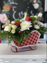 christmas sleigh floral arrangement